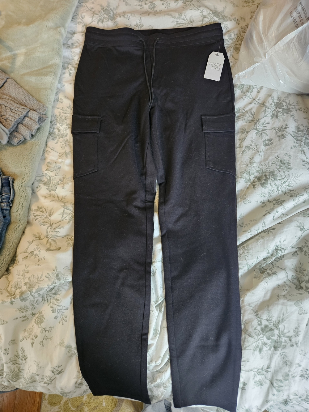 Time and Tru Black Women's Cargo Sweatpants